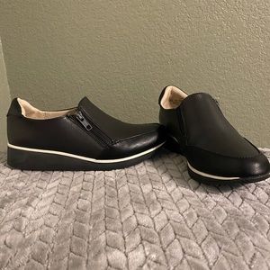 Naturalizer slide on casual shoes